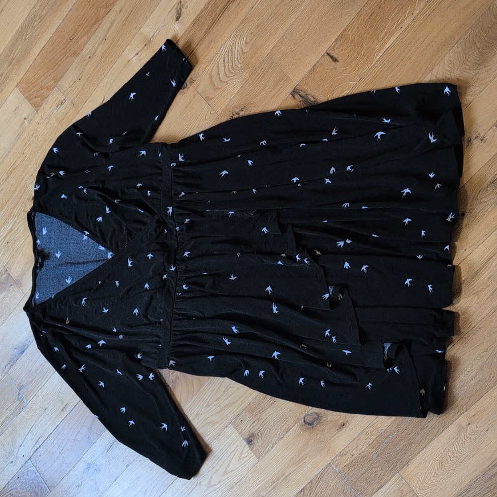 Torrid faux wrap dress bird print v neck size 2